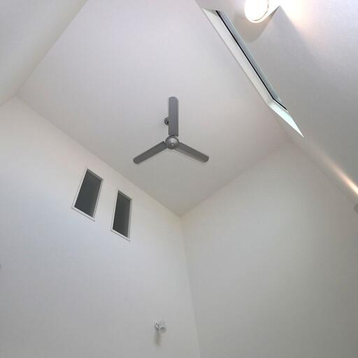 心地良い空気を循環させるシーリングファン